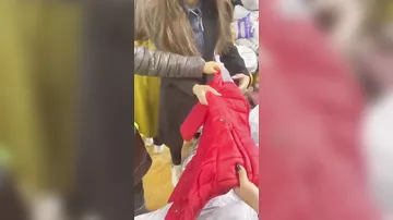 Türkiyəyə göndərilən gödəkçənin cibindən görün nə çıxdı?