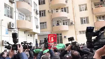 Ramiz Novruzov son mənzilə yola salınarkən oğlu Cavidanın halı pisləşdi