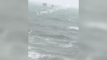 Qara dənizdə yük gəmisi iki yerə bölündü