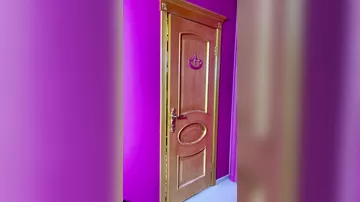 Məşhur balerinanın qızıldan tualeti