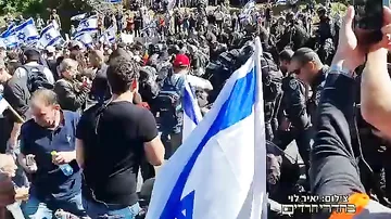 Столкновения протестующих с полицией начались в Тель-Авиве