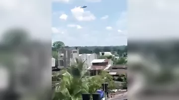 Момент падения вертолета в Колумбии попал на видео