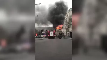 Мощный пожар произошел в Ambassadori Tbilisi Hotel в центре Тбилиси - 2