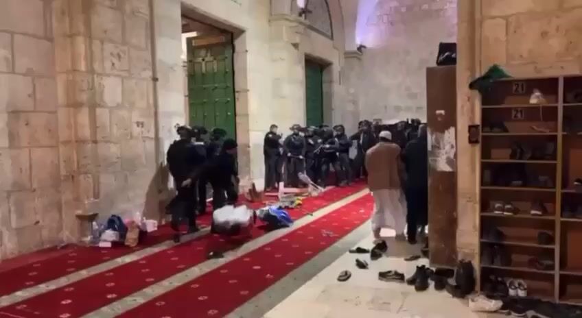 Аль аксу новости. Мечеть Аль-Акса в Иерусалиме. Палестина мечеть Аль Акса. Нападение на мечеть Аль Акса. Мусульмане перестрелка.