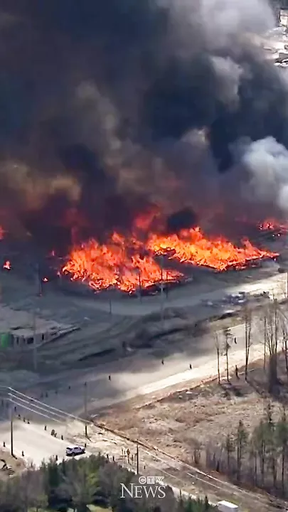 В канадской провинции Онтарио полностью выгорел жилой район