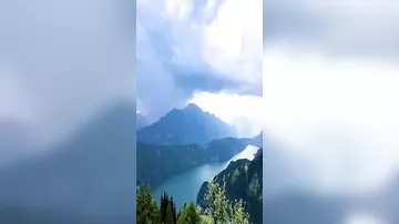 Невероятные кадры дождя, проливающегося на озере Мильштатт, Австрия