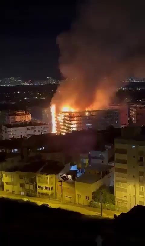 Пожар в измире. Дом в огне. Измир горит.