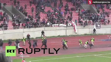 В Боснии и Герцеговине фанаты подрались на футбольном поле