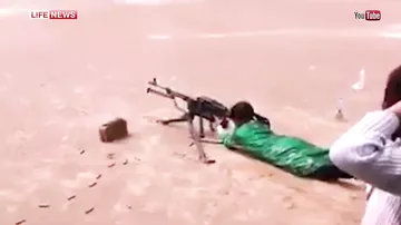 В Йемене девочки обучаются стрельбе из пулемёта и миномёта