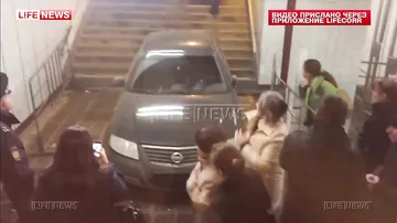 Автомобиль влетел в подземный переход в Москве