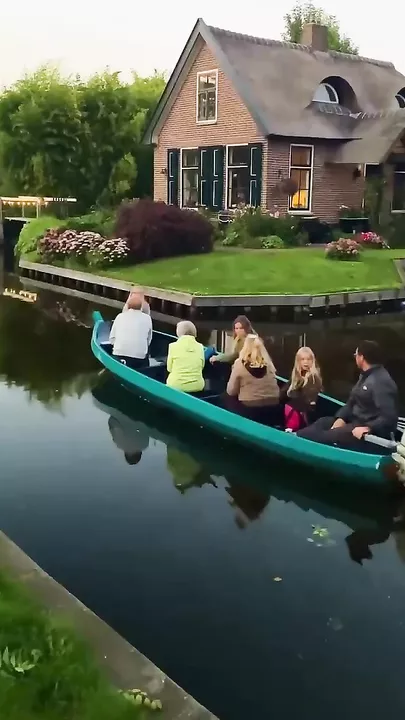 Гитхорн - очаровательная деревня без дорог и машин в Нидерландах