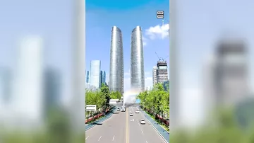 Yola göy qurşağı “səpələyən” maşının görüntüləri hər kəsi heyran qoydu