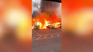 Крупный пожар произошел на заводе по производству грузовиков в США