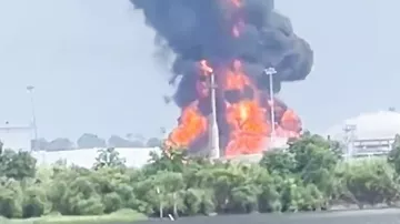 На нефтеперерабатывающем заводе в США произошел пожар