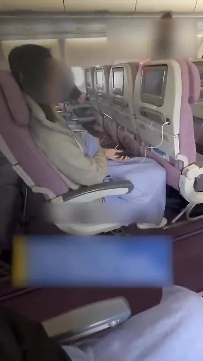 Агрессивная пассажирка пыталась ударить стюардессу за незнание ее родного языка
