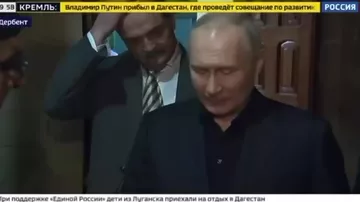 Vladimir Putin Dərbənddə Cümə məscidini ziyarət edib. Ona Quran hədiyyə olunub.