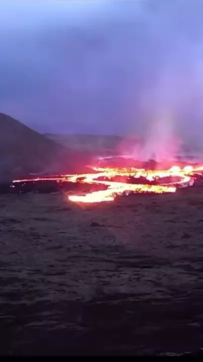 Ночная съёмка вулкана в Исландии