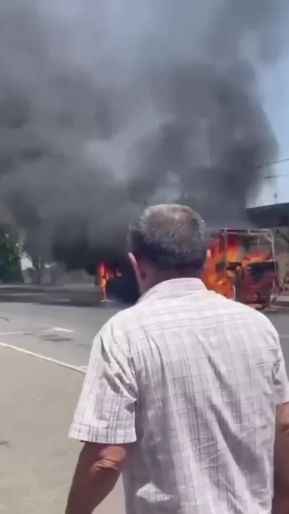 Köhnə Günəşlidə avtobus yanıb kül oldu