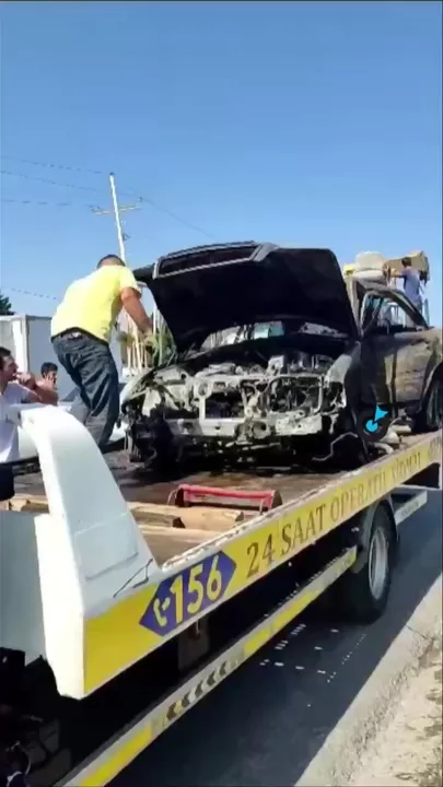 Novxanı yolunda toqquşan iki avtomobil partlayıb