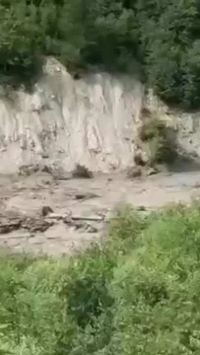 Оползень сошел в курортной зоне Шови в Грузии