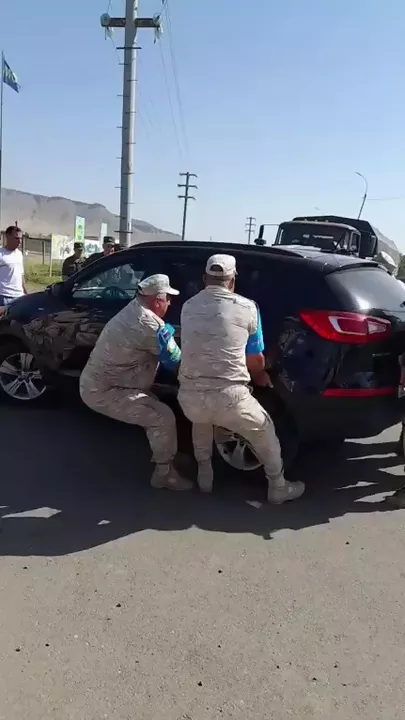 Российский миротворец карабахскому сепаратисту: Вам сколько заплатили? ВИДЕО