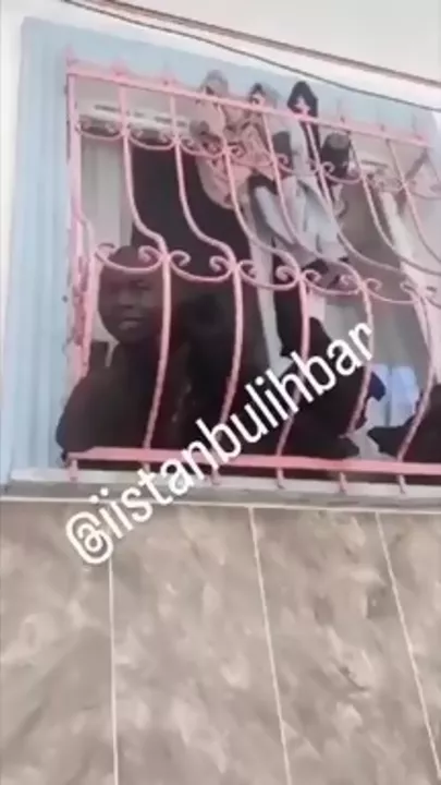 Qadın məhlədə yayılan pis qoxunun izinə düşdü - İyin mənbəyini tapanda şoka düşdü