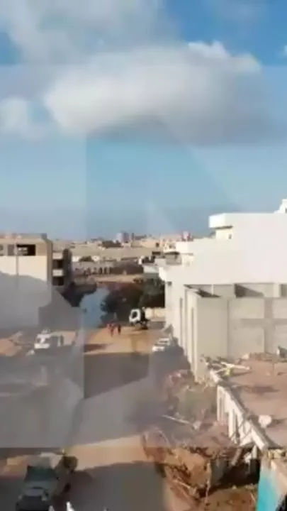 Разрушенный наводнением город в Ливии сняли с высоты