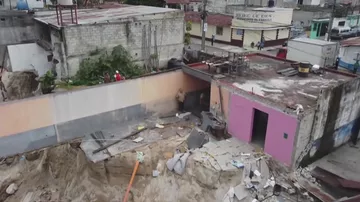 В Гватемале десятки жилых домов обрушились из-за наводнения