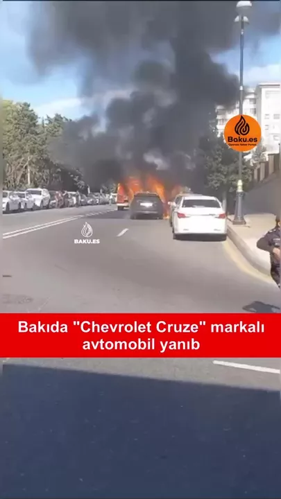 Bakıda avtomobil yanıb.