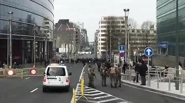 Полиция и военные оцепили здания ЕС