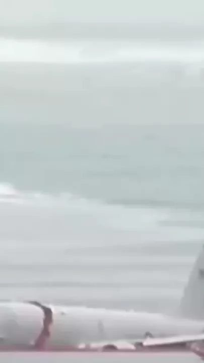 Самолет ВМС США оказался в Тихом океане