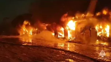 Крупный пожар на российском авторынке попал на видео