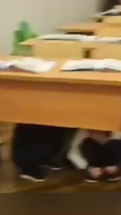 Şagirdlər zəlzələdən belə qorundu