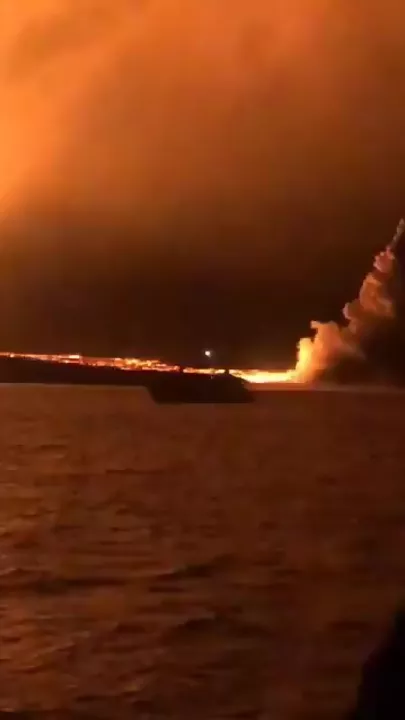 Мощное извержение вулкана на Галапагосских островах -2