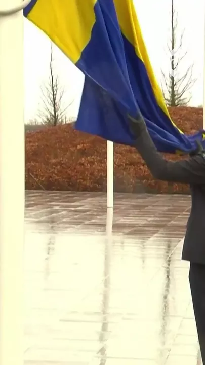 Флаг Швеции подняли в штаб-квартире НАТО