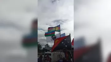 Азербайджанский флаг поднят в Новой Каледонии во время акции протеста против французского неоколониализма -2