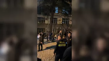 Масштабное подкрепление спецназа направляется к парламенту в Тбилиси