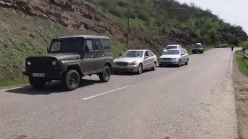 Армянские провокаторы гонят людей блокировать приграничные дороги