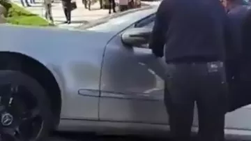Армянин на Mercedes попытался ворваться в мэрию прямо по лестнице в знак протеста