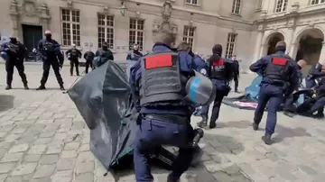 Fransa polisi Fələstinə dəstək üçün daha bir tələbə nümayişini zorakılıqla dağıtdı