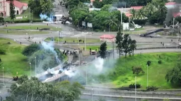 В Новой Каледонии продолжаются столкновения между сторонниками независимости и полицией