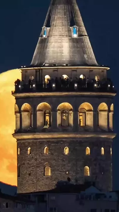 "Осетровая луна" взошла в Стамбуле