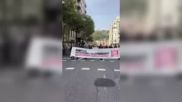 Митинг против туризма в Испании попал на видео