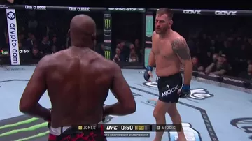 Джонс нокаутировал Миочича и сохранил чемпионский пояс UFC в тяжёлом весе