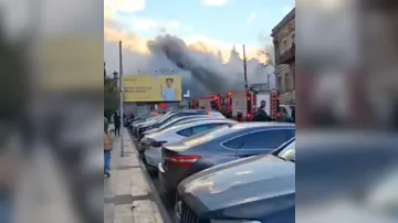 В центре Тбилиси горит жилой дом