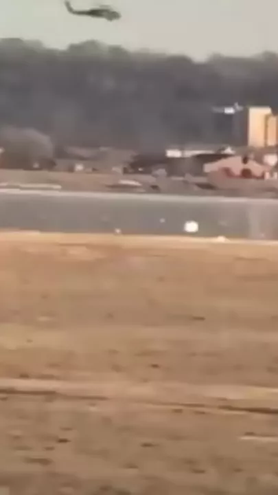 Появилось видео опасных маневров вертолетов в аэропорту Вашингтона