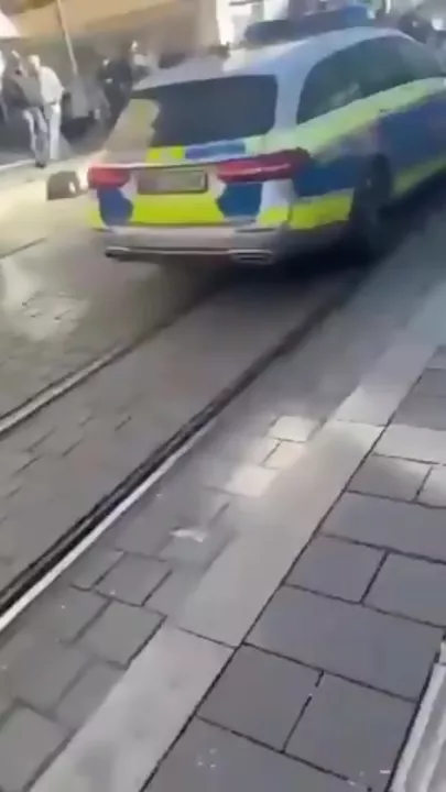 В Германии автомобиль въехал в толпу людей