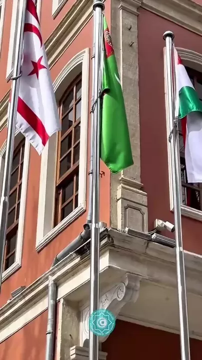 В Стамбуле подняли новый флаг ОТГ