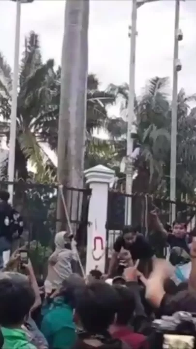 Массовые демонстрации в Индонезии