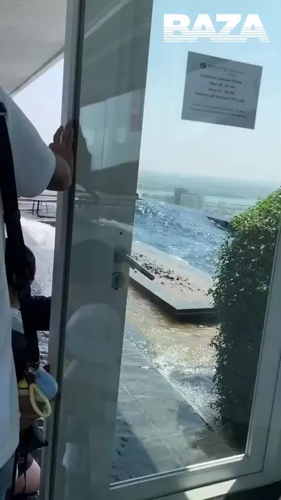 Вот как выглядел бассейн на крыше высотки во время землетрясения в Бангкоке